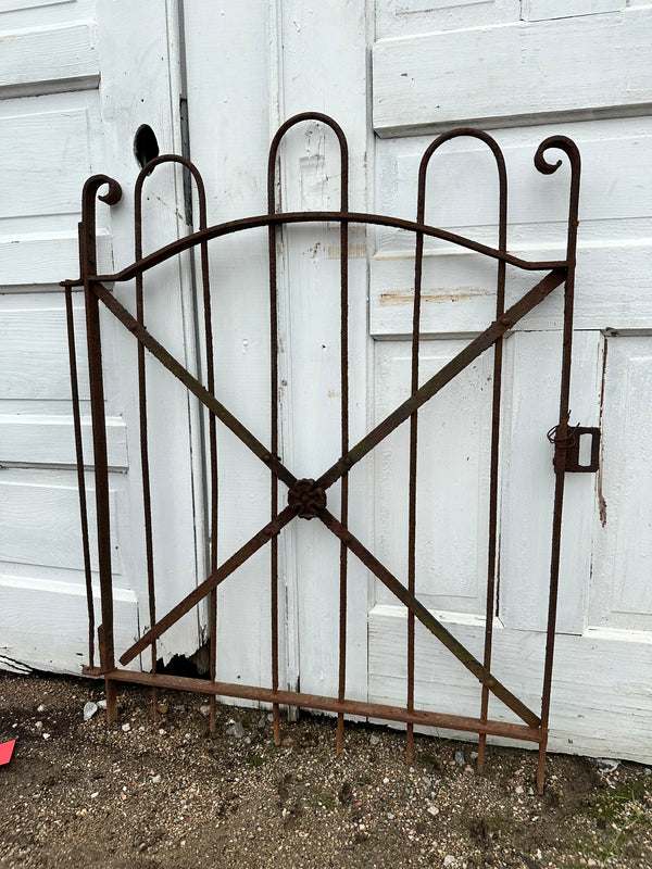 Antique Iron Hairpin Garden Gate w/ Flower Medallion GA20252