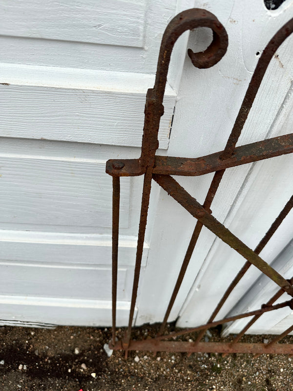 Antique Iron Hairpin Garden Gate w/ Flower Medallion GA20252