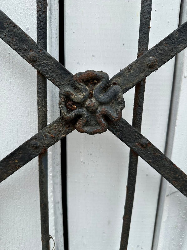 Antique Iron Hairpin Garden Gate w/ Flower Medallion GA20253