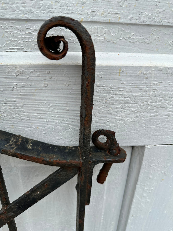 Antique Iron Hairpin Garden Gate w/ Flower Medallion GA20253