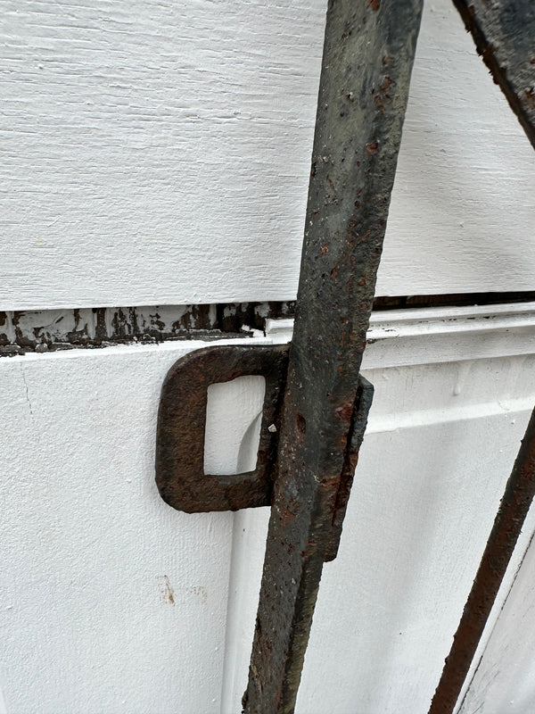 Antique Iron Hairpin Garden Gate w/ Flower Medallion GA20253