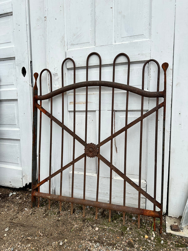 Antique Iron Hairpin Garden Gate w/ Sunflower Medallion GA20259