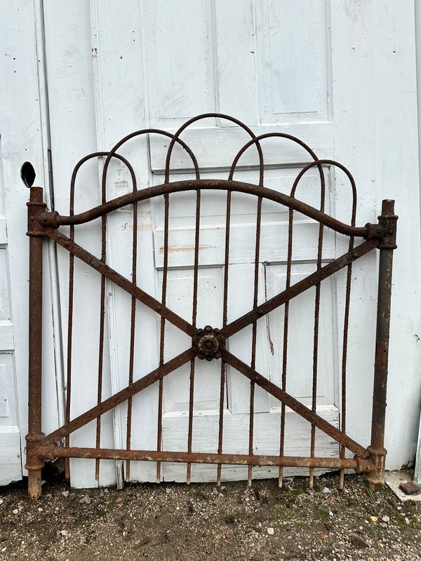 Antique Iron Hairpin Garden Gate w/ Flower Medallion GA20262