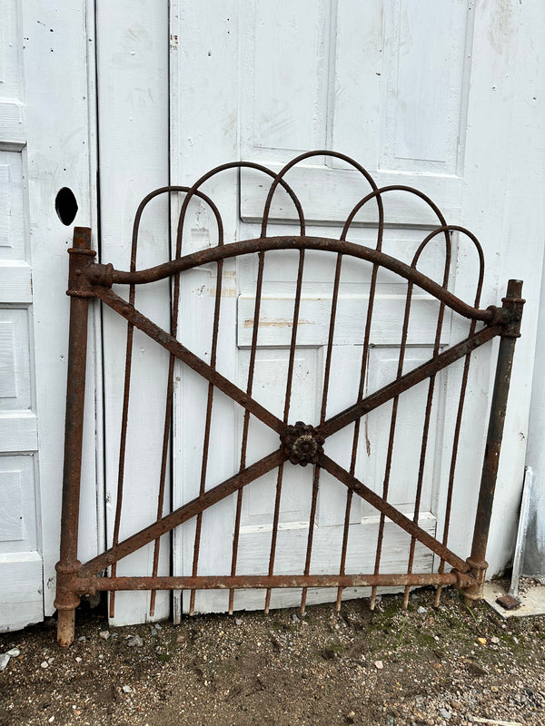 Antique Iron Hairpin Garden Gate w/ Flower Medallion GA20262