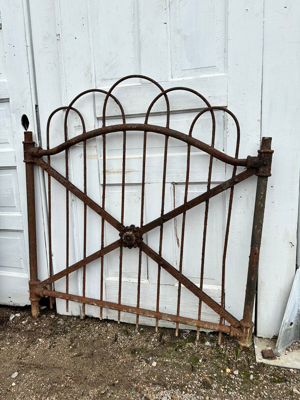 Antique Iron Hairpin Garden Gate w/ Flower Medallion GA20262
