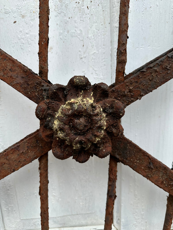 Antique Iron Hairpin Garden Gate w/ Flower Medallion GA20262