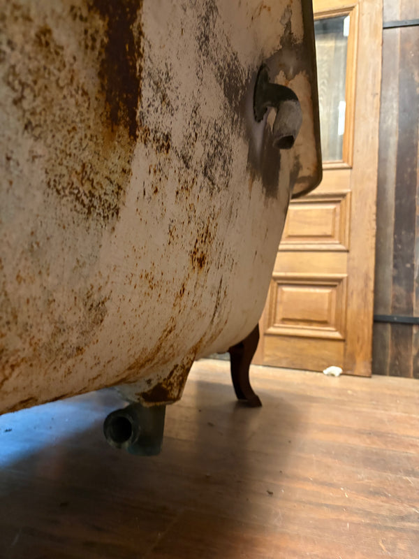 Restored Cast Iron Bath Tub w/ Center Drain GS6022