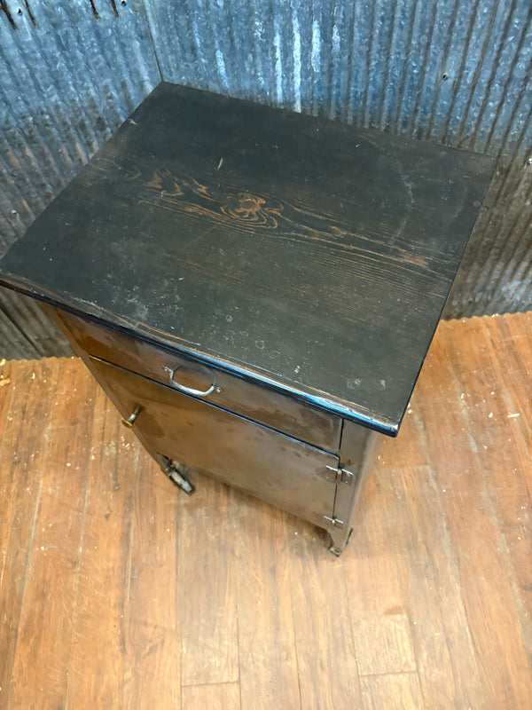 1930s Refurbished Side Table w/ Stained Ebony Wood Top GS6032