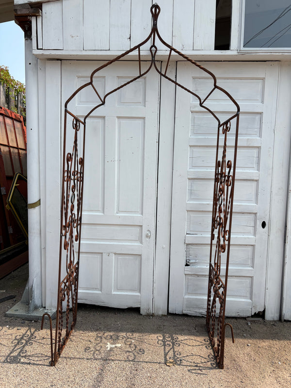Iron Artisan Arbor w/ Stakes GS6037