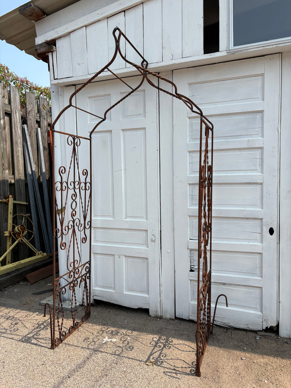 Iron Artisan Arbor w/ Stakes GS6037