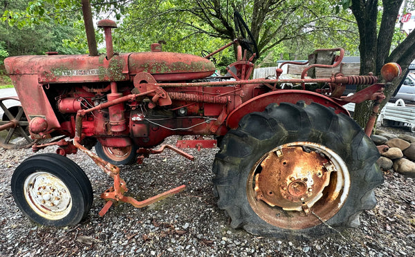 International Cub 140 Tractor in Working Condition GA20129
