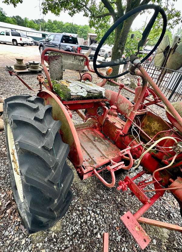 International Cub 140 Tractor in Working Condition GA20129