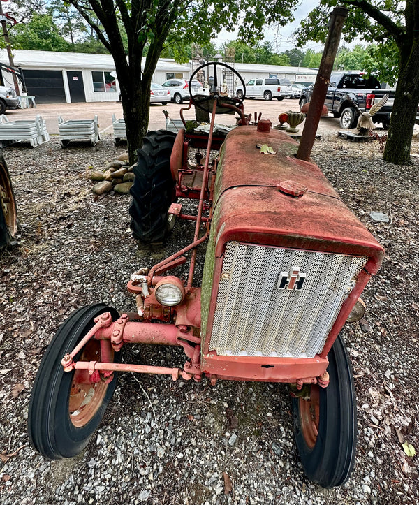 International Cub 140 Tractor in Working Condition GA20129
