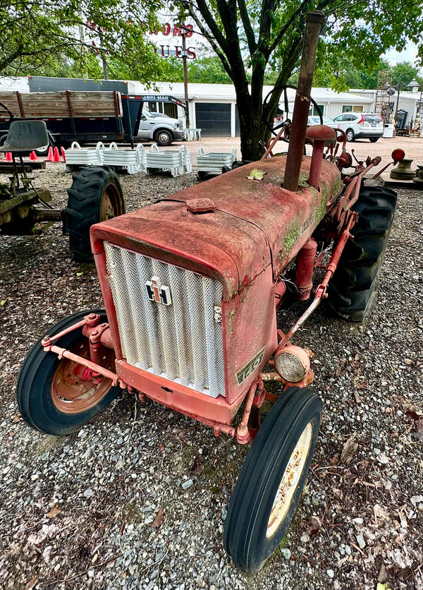 International Cub 140 Tractor in Working Condition GA20129