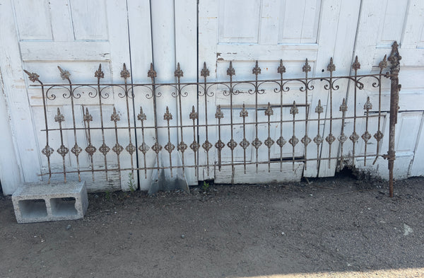 21.5 Feet of Iron Fence Panels GA21247