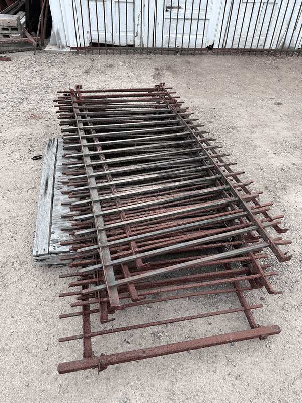 77 Ft of Antique Wrought Iron Picket Fencing GA21061
