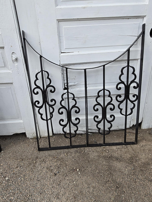 Crescent Top Iron Garden Gate w/ 4 Interior Medallions GAM0469