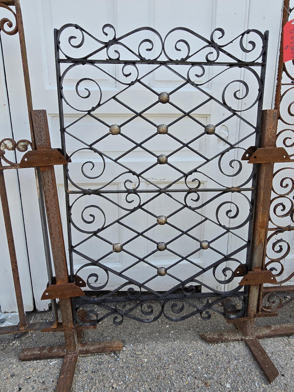 Antique Scrolled Iron Gate GAM0457