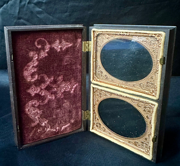 Antique Victorian Thermoplastic Ambrotype Photo Case w/ Velvet Interior GA20541