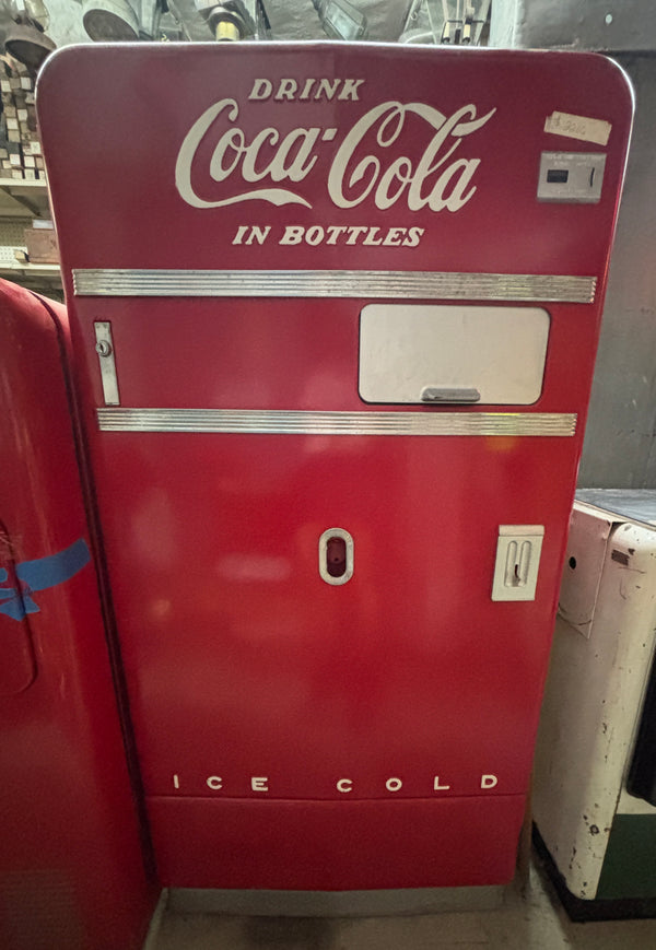 1950s Coke Machine GA21353
