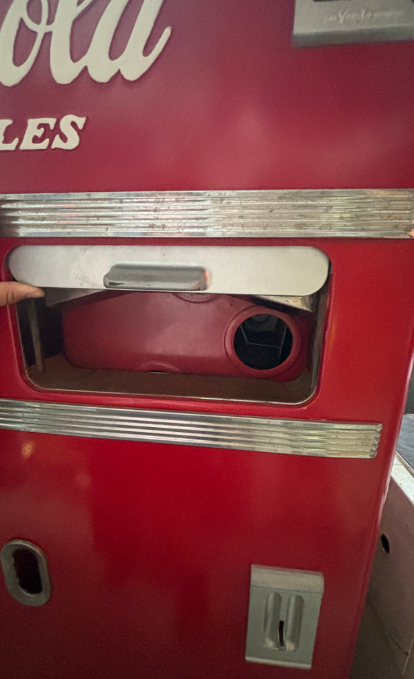 1950s Coke Machine GA21353