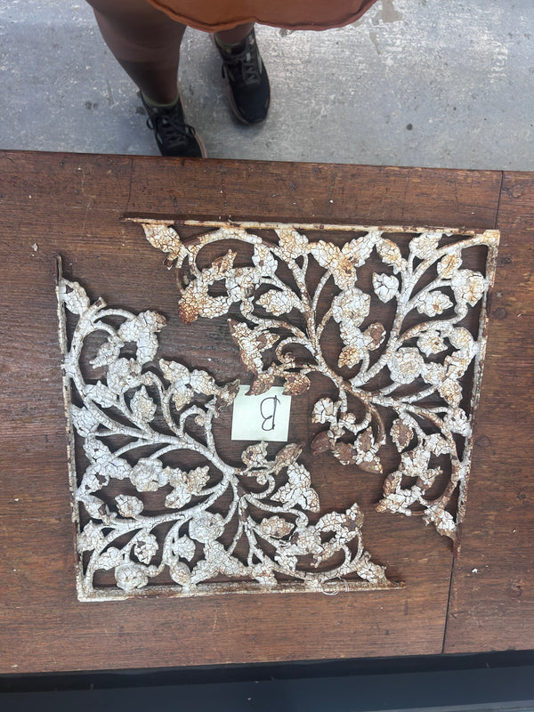 Pair of Cast Iron Rose and Leaf Corbels GS011015