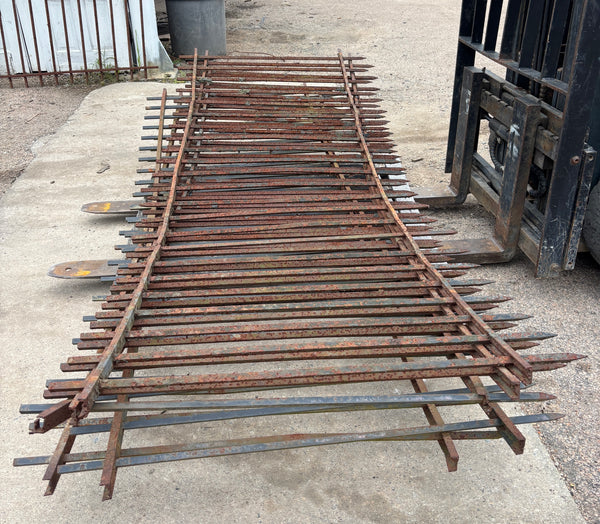 87 Feet of Wrought Iron Rounded Picket Fencing GA21411