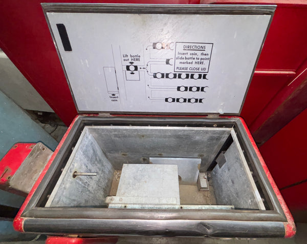 1950s Coke Machine GA21350