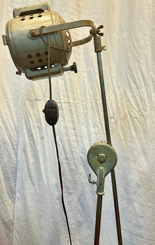 Vintage "Little Giant" Industrial Stage Light *Not Tested* GA10180