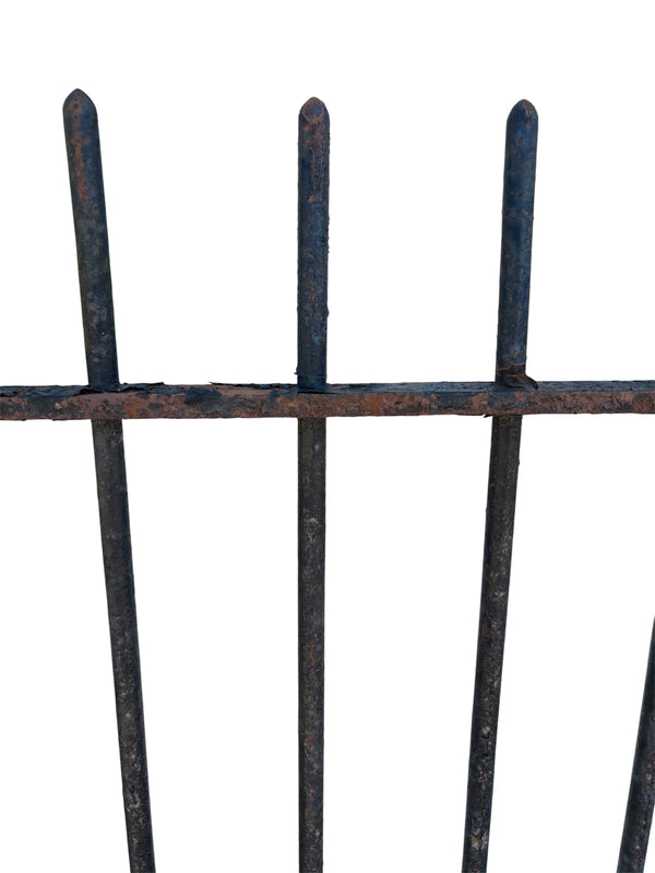 27 feet of antique iron fencing GA21090