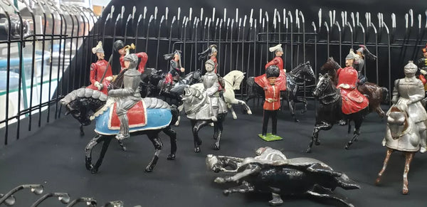 28 Piece J. Hill & Co Britain's LTD Mounted Soldiers with 10 Piece Fence GS00039