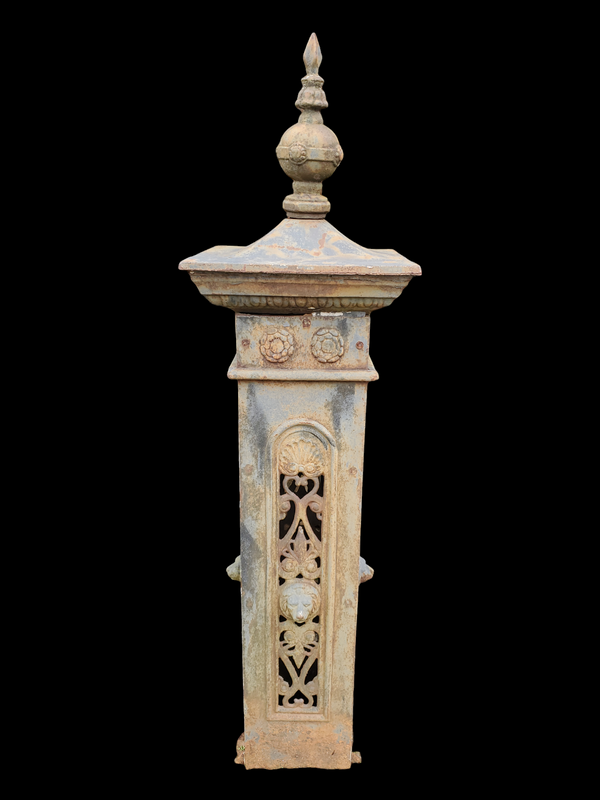 Traditional Victorian Lion Fence/Gate Post GAM0156