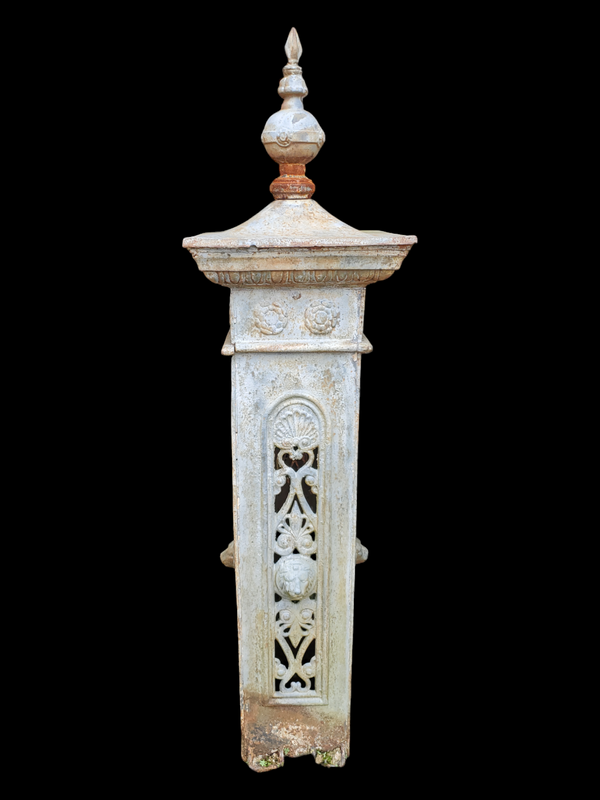 Traditional Victorian Lion Fence/ Gate Post GAM0158