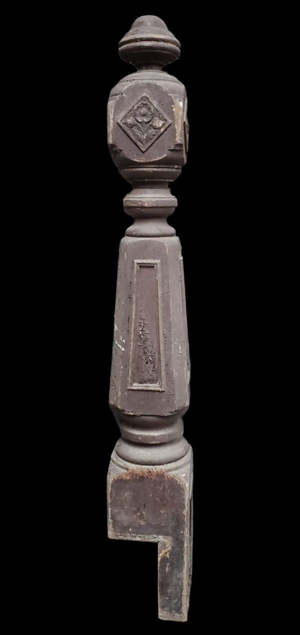 Turned & Carved Newel Post GAM0268