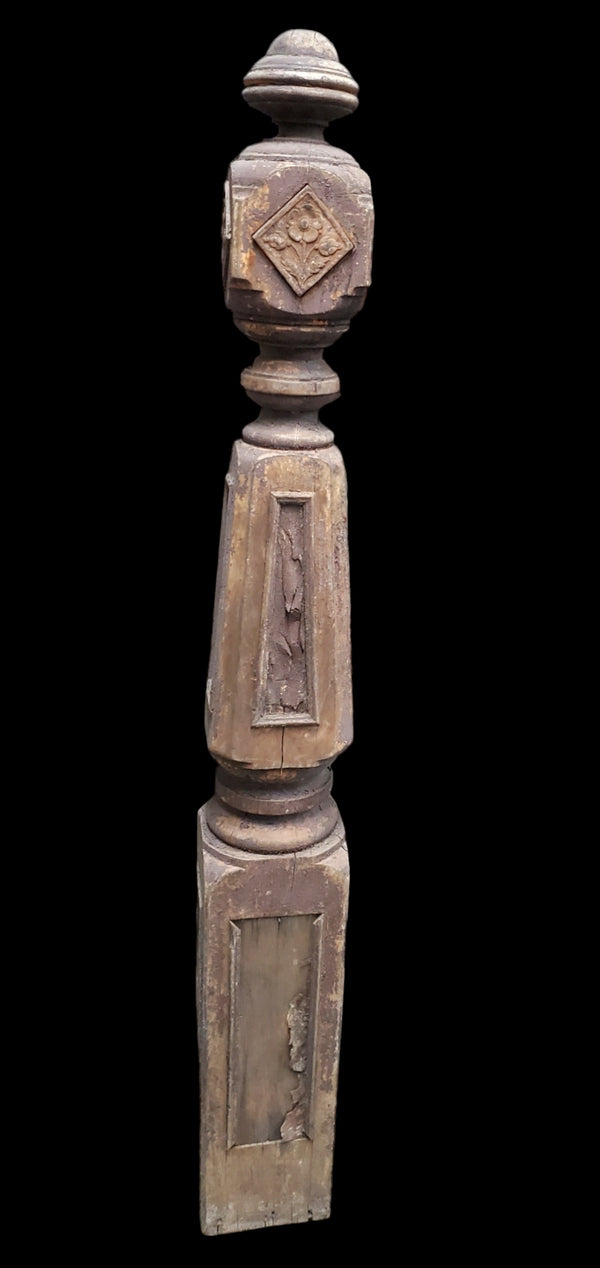 Turned & Carved Newel Post GAM0268