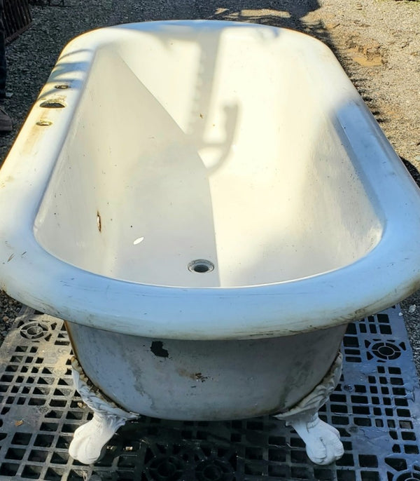 Rare 6 Foot Cast Iron Clawfoot Tub with Center Drain GS00312