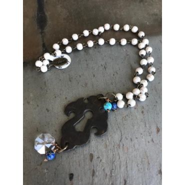 Vintage Sarabeth - White & Turquoise Beaded Prism Key Plate Necklace